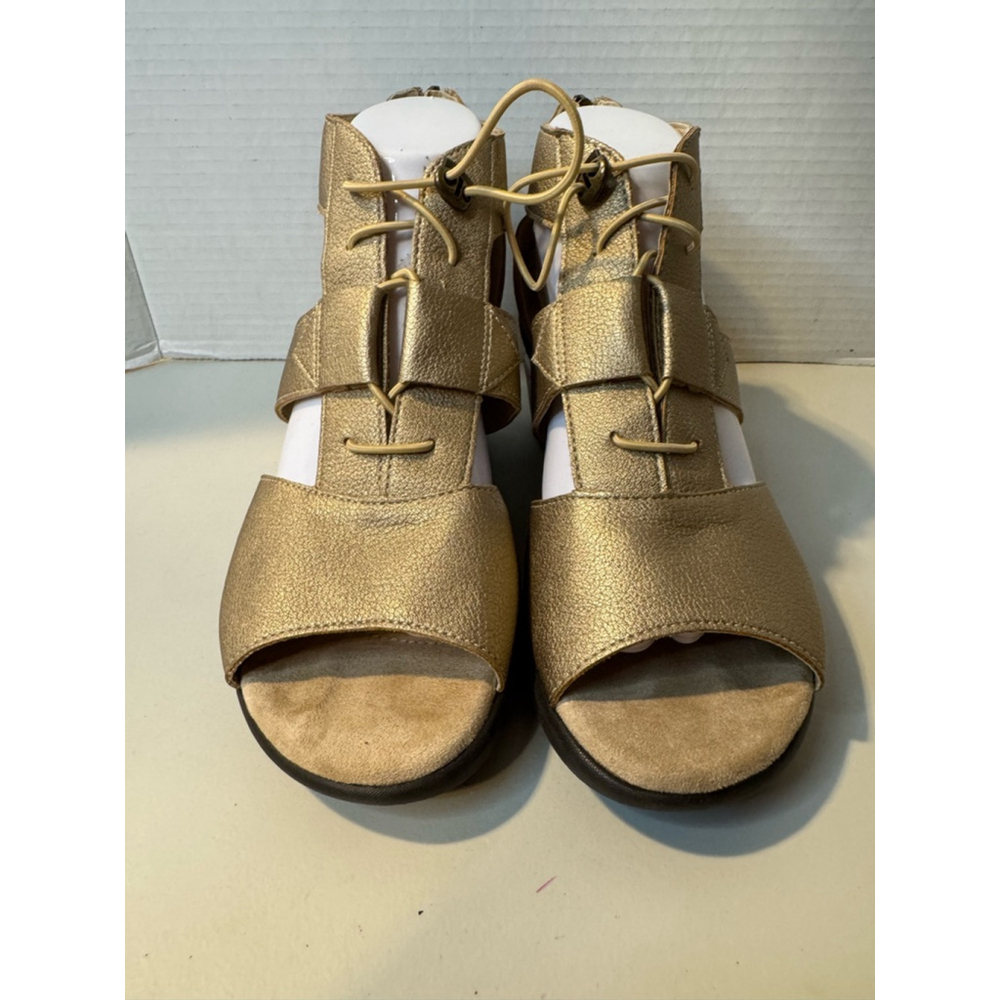 JBU Memory Foam by Jambu Gold Sandals Size 9M - Picture 2 of 9